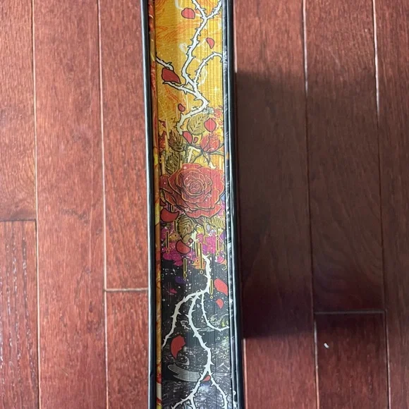 Lightlark Dueling Crowns Edition Book - Picture 6 of 8